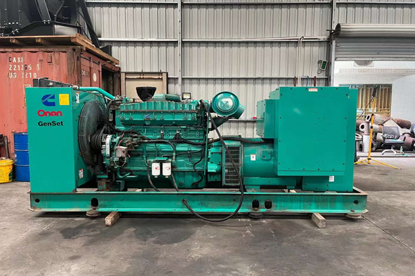 六缸串聯(lián)的康明斯柴油發(fā)電機(jī)組